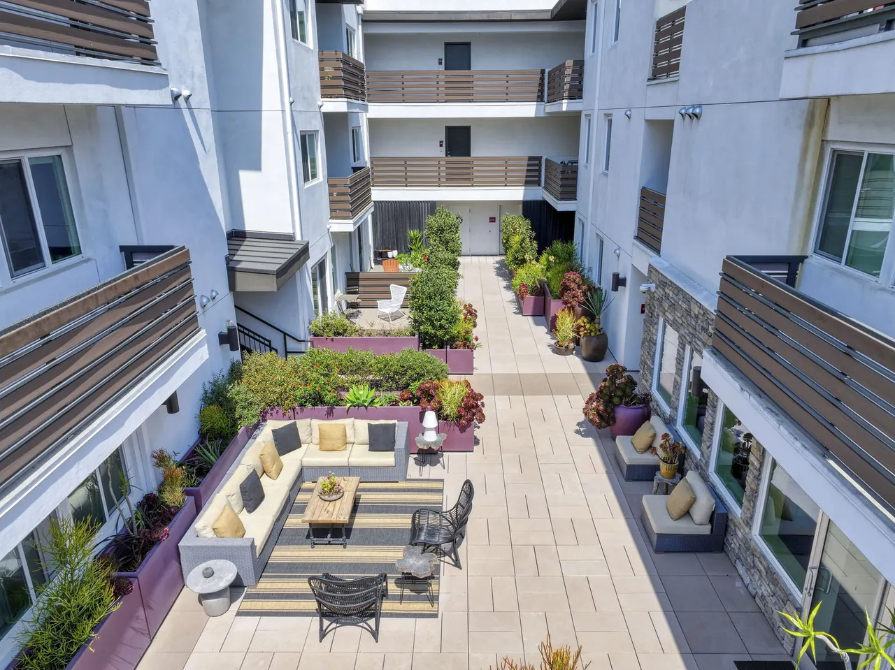 The Metropolitan at Larchmont Village