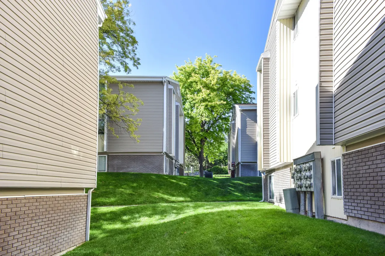 Summit Apartments