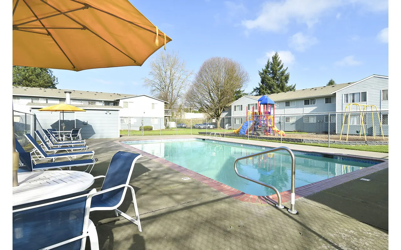 Lake Crest Apartments