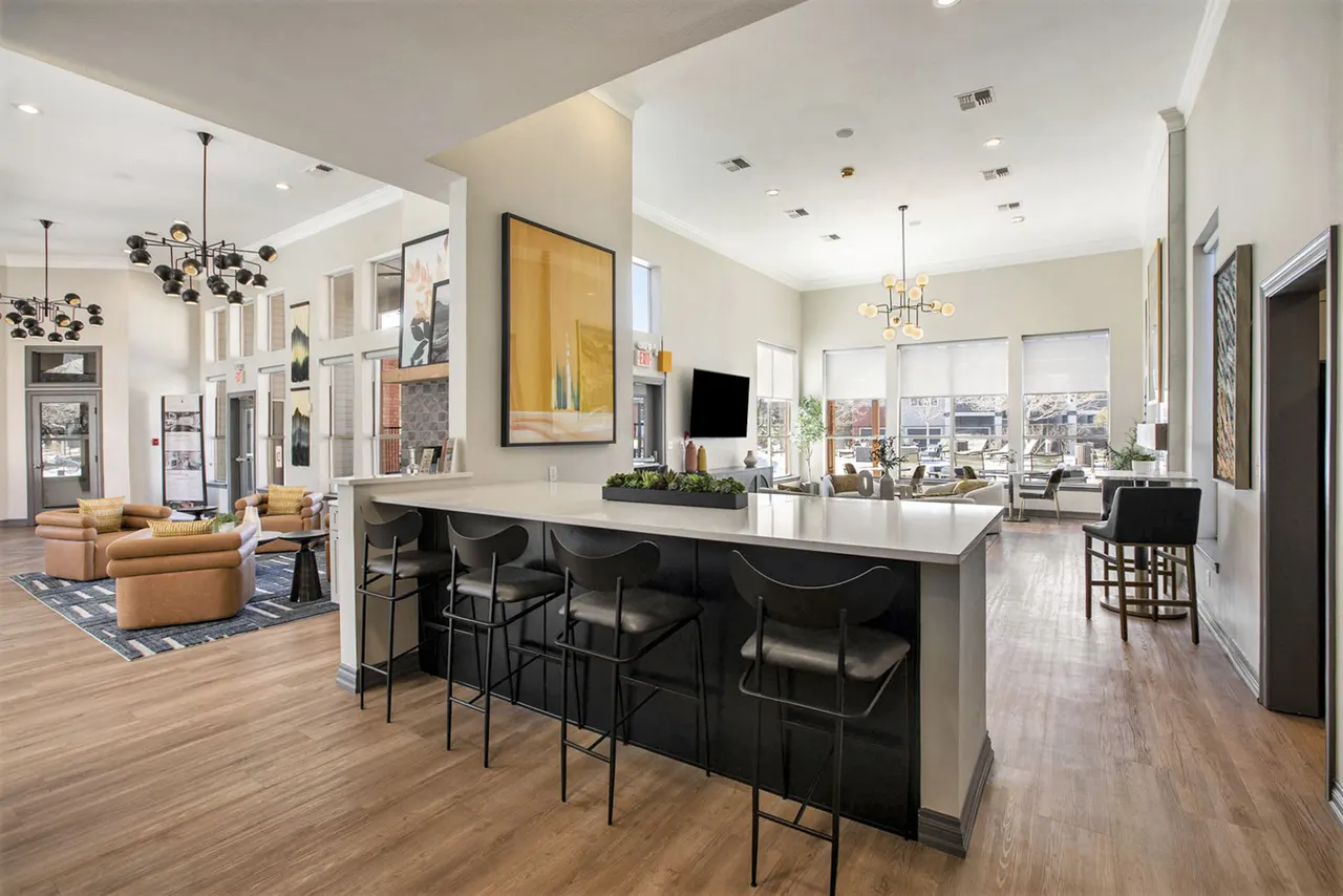 Monte Vista Apartments