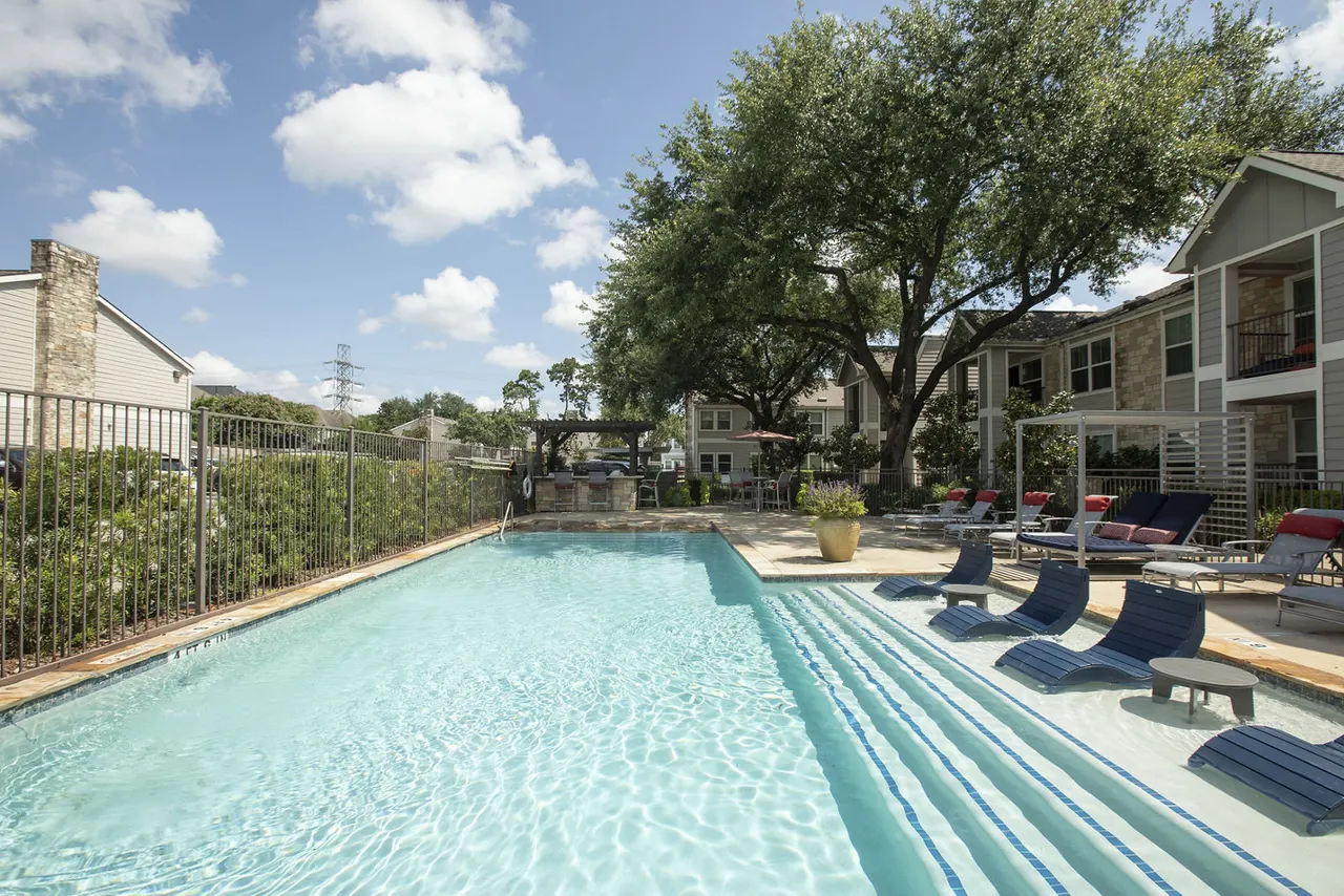 Reserve at Garden Oaks Apartments