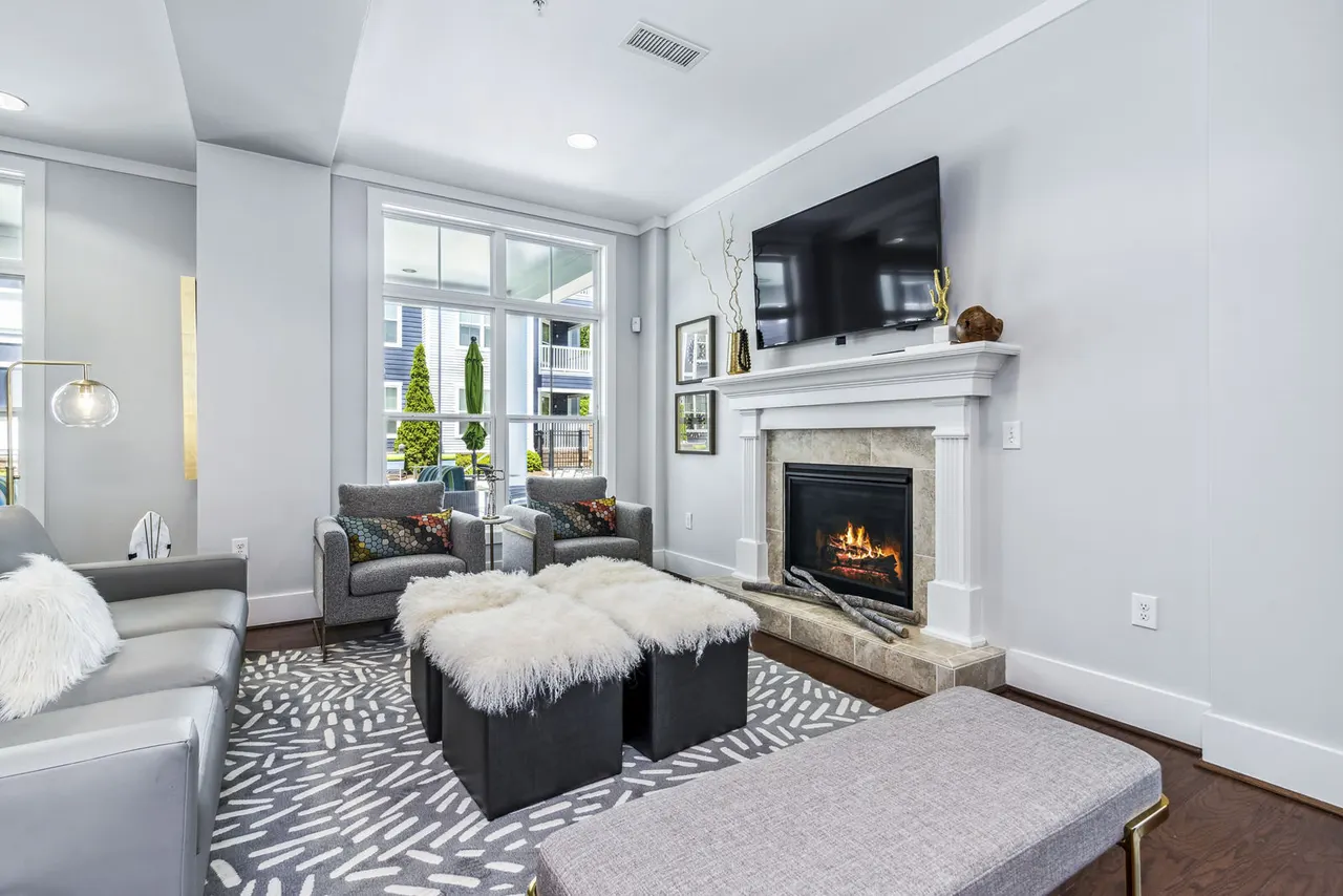 Level at 401 Apartments