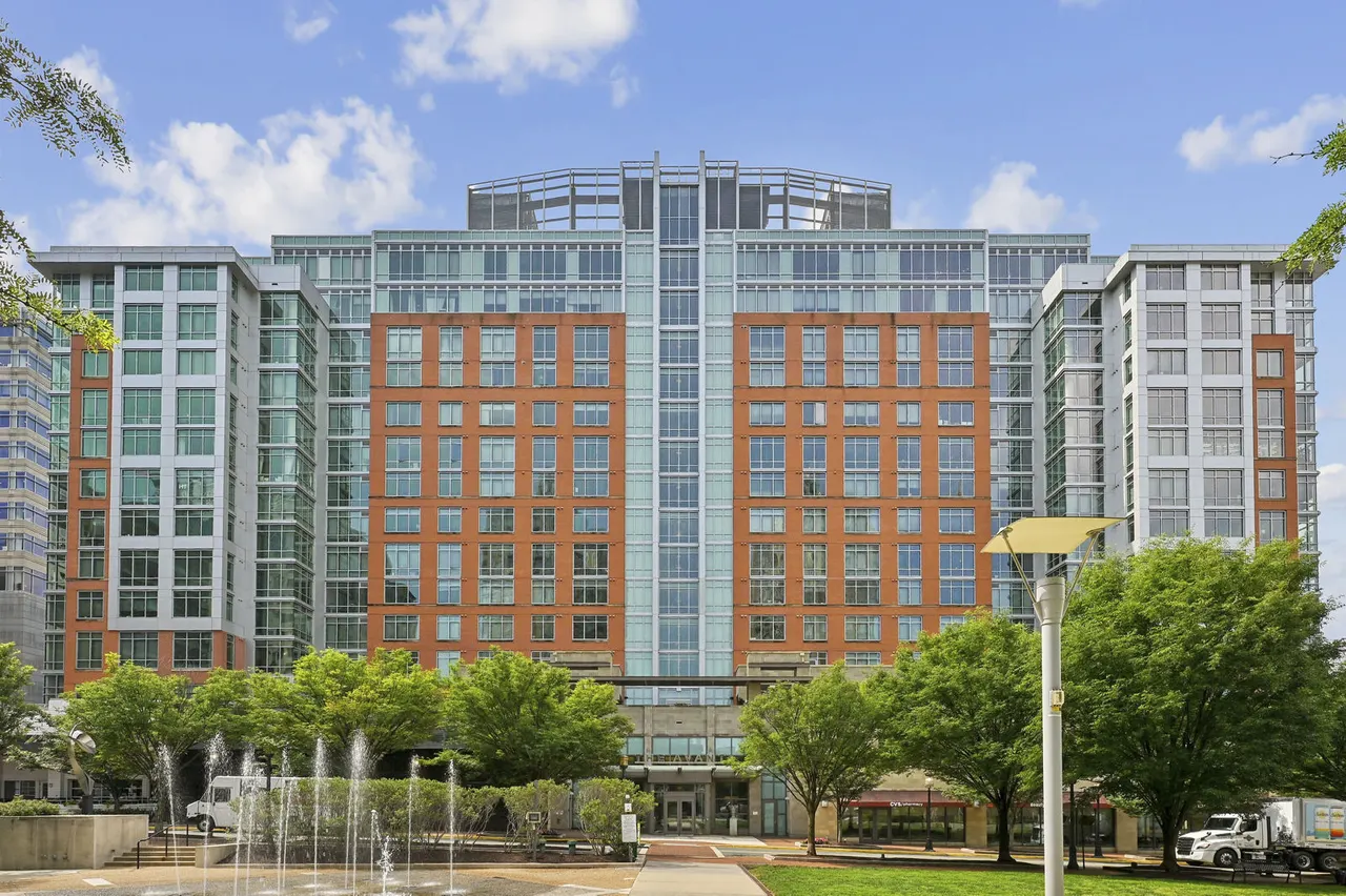 The Avant at Reston Town Center