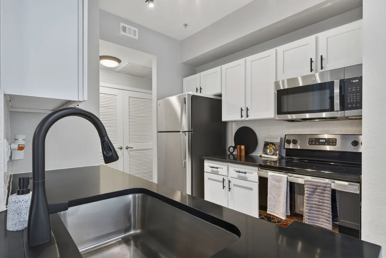 Laurel Canyon Apartments