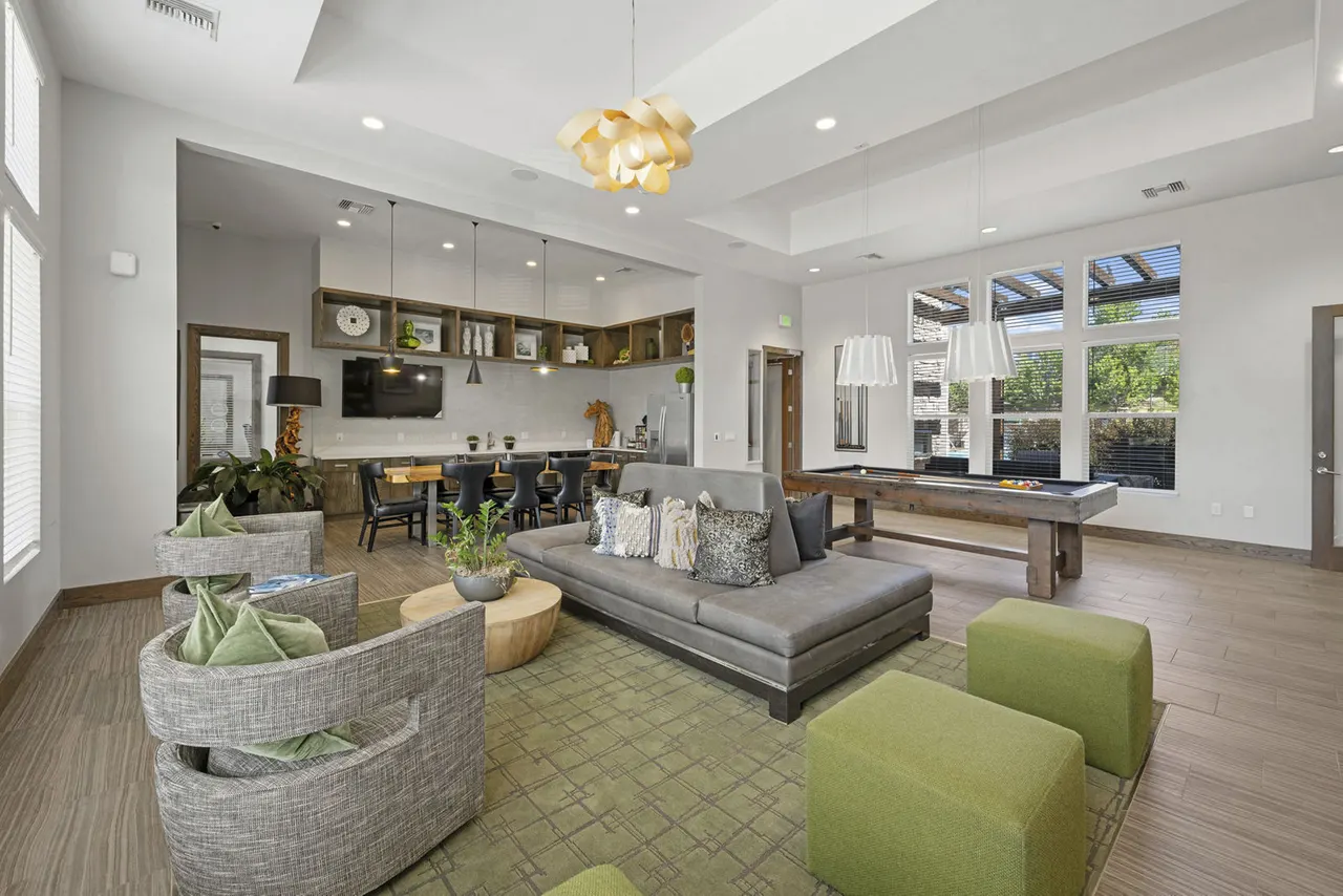 HiLine at Littleton Commons Apartments