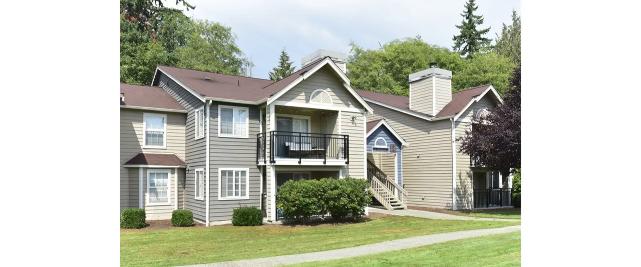 Bay Court at Harbour Pointe Apartments