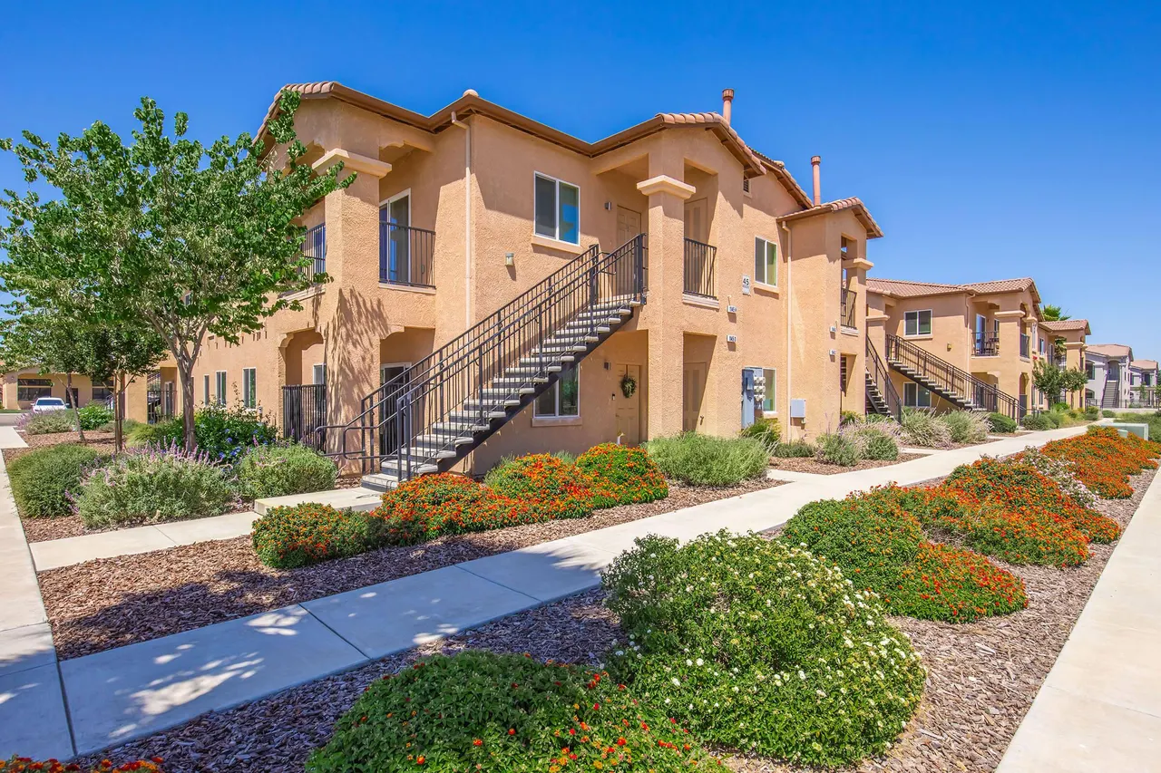 Axis at Compass Pointe