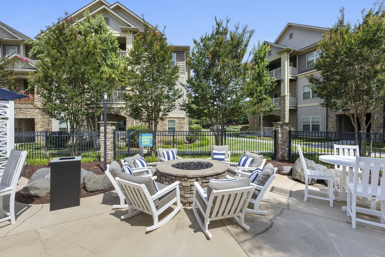 Tryon Park at Rivergate
