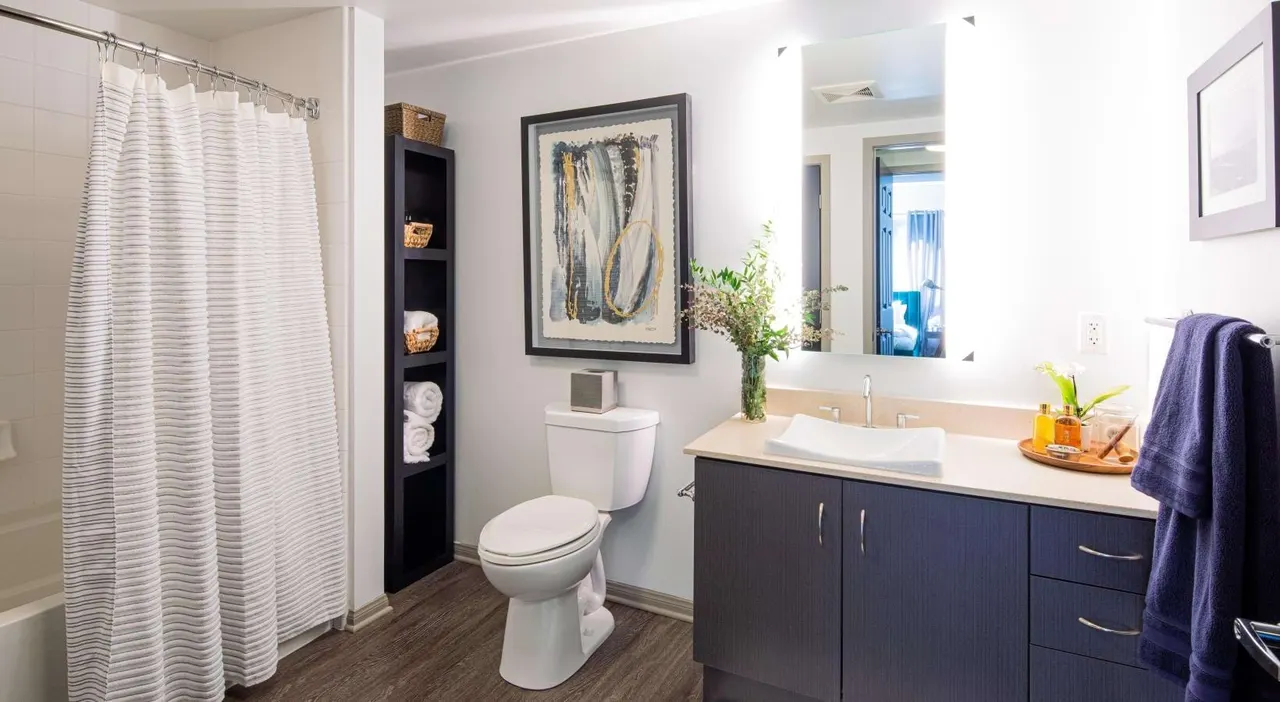 1600 VINE