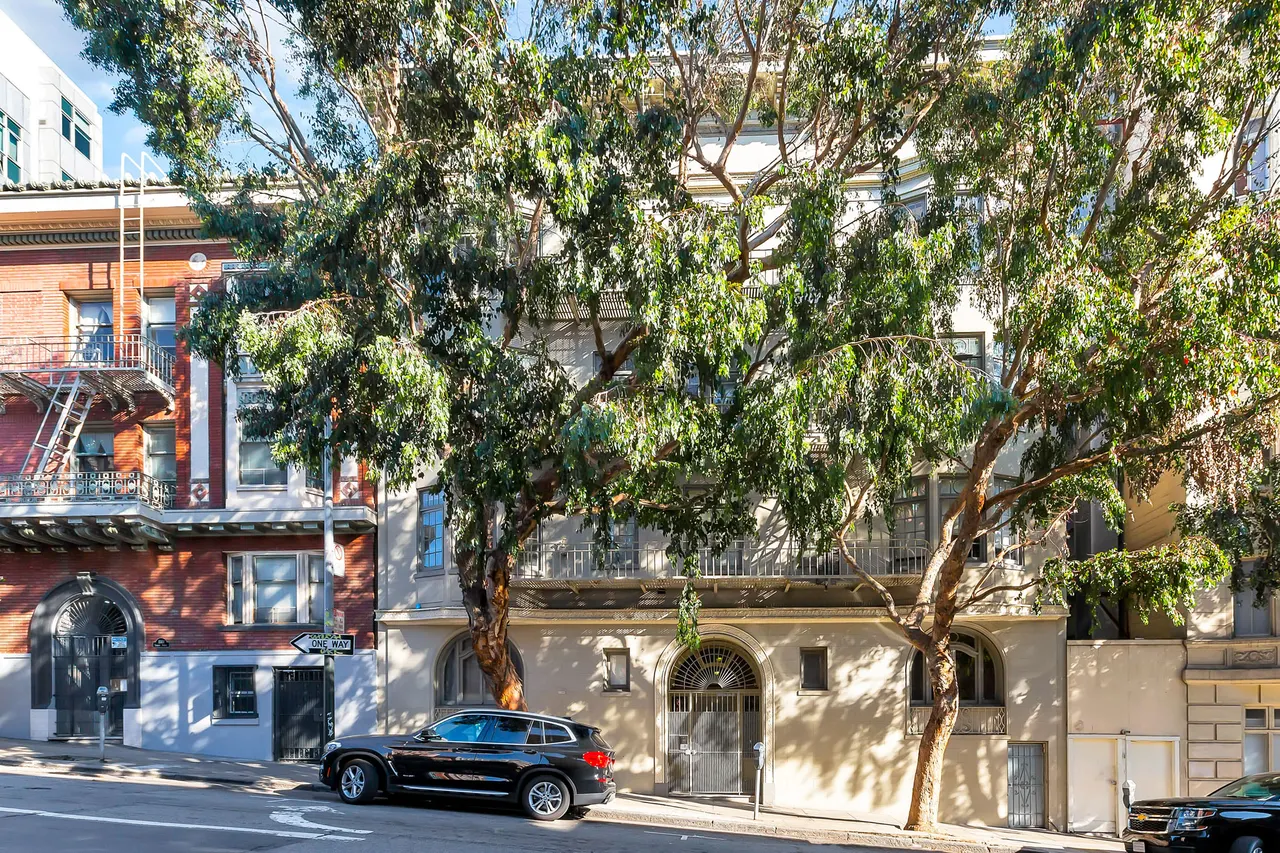 1130 Larkin Apartments