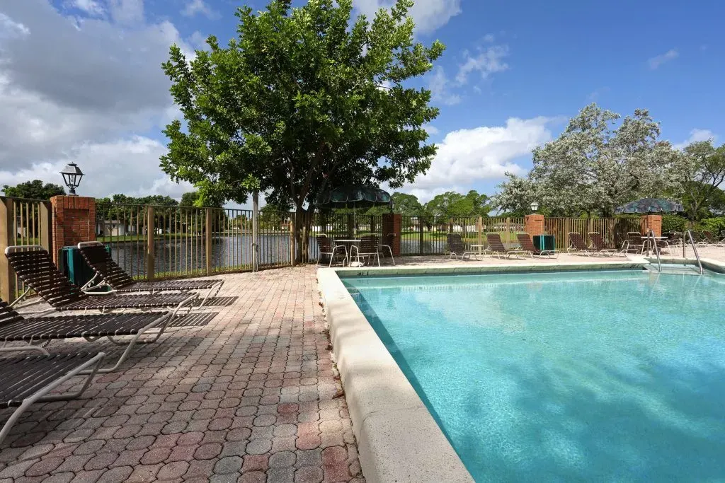 Tamarac Pointe Apartments