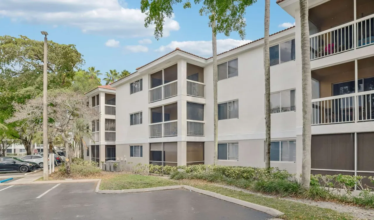 Lakeridge At The Moors Apartments
