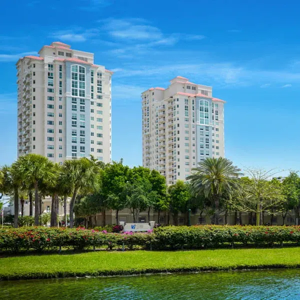 Vi at Aventura