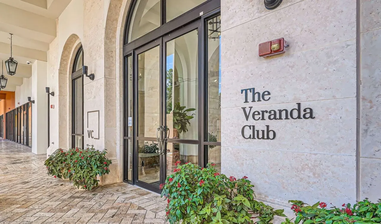 Veranda Club Apartments