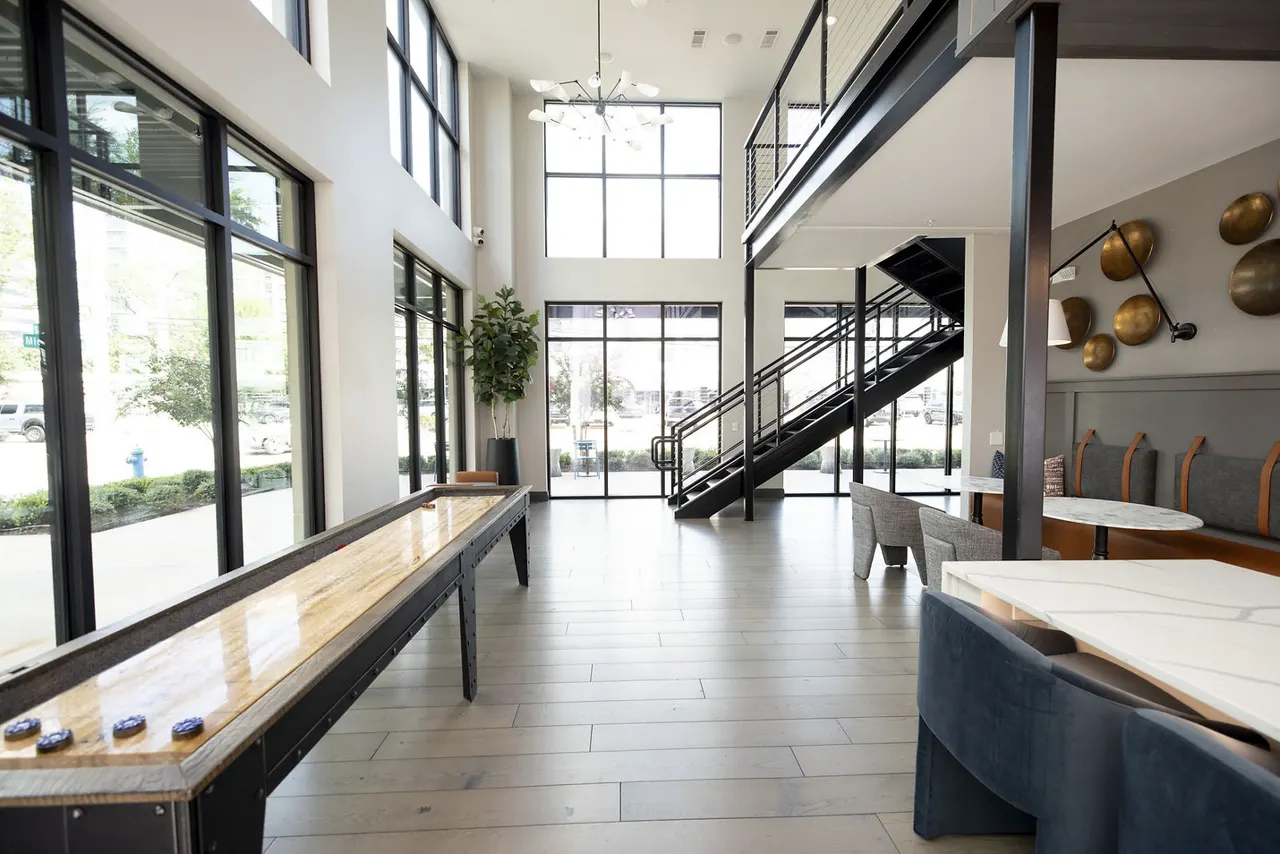 2121 Mid Lane Apartments