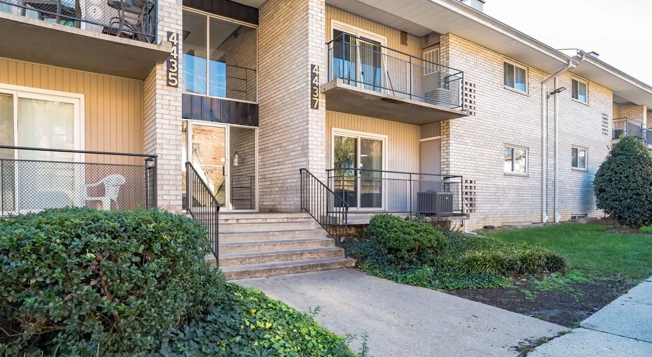 Raleigh Court Apartments