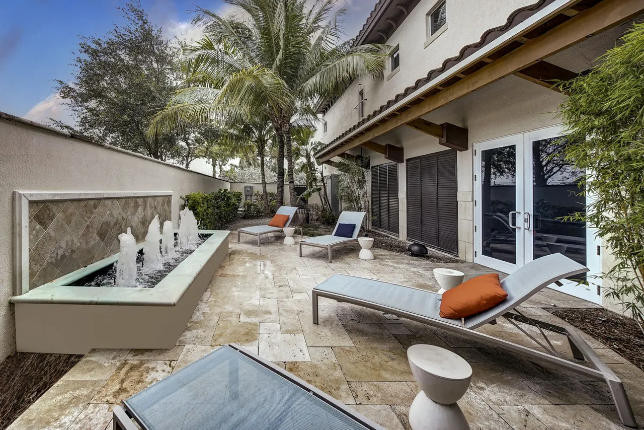 Solle Davie Apartments