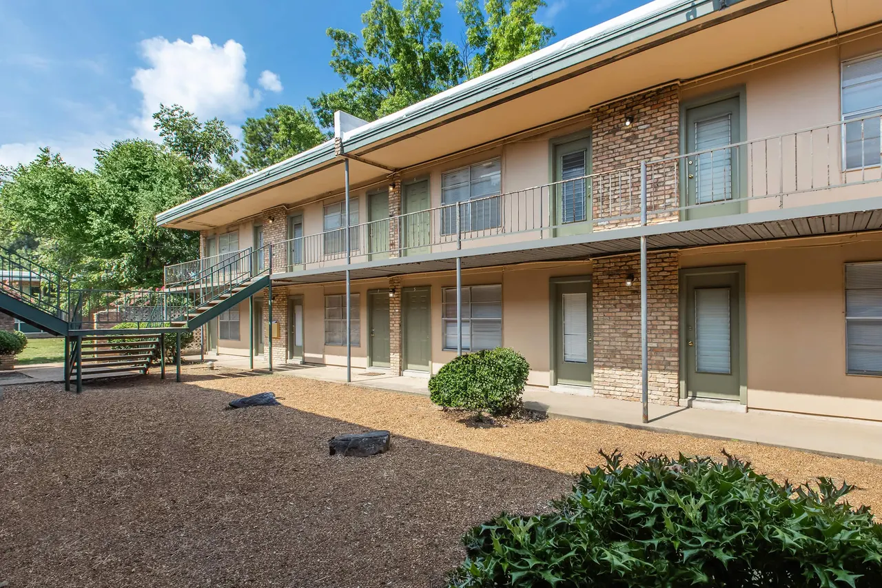 University Gardens Manor