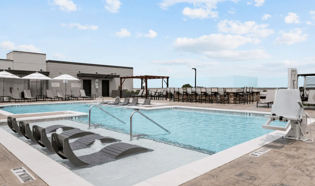 Crowne at 501