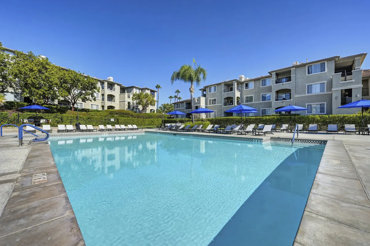 Delhaven Pointe Apartments