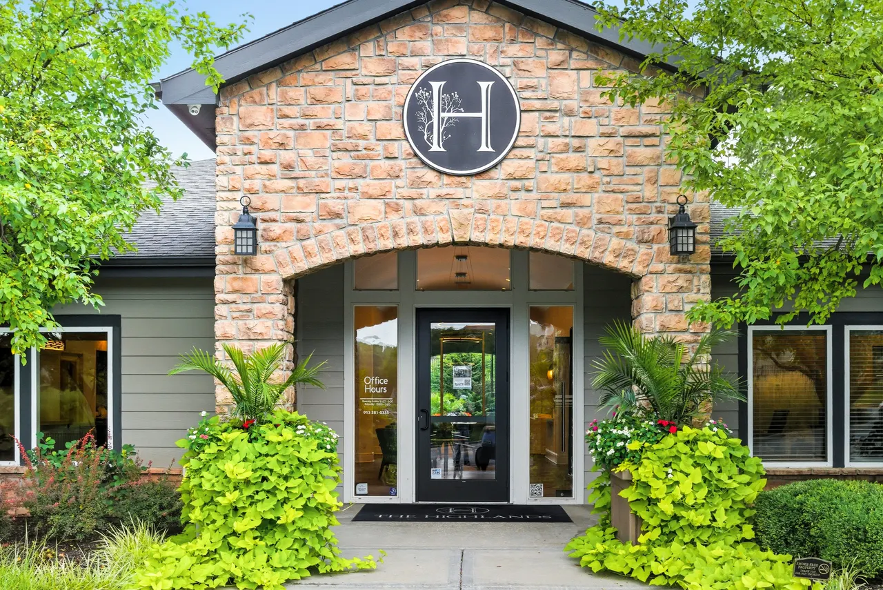 Highpointe Village