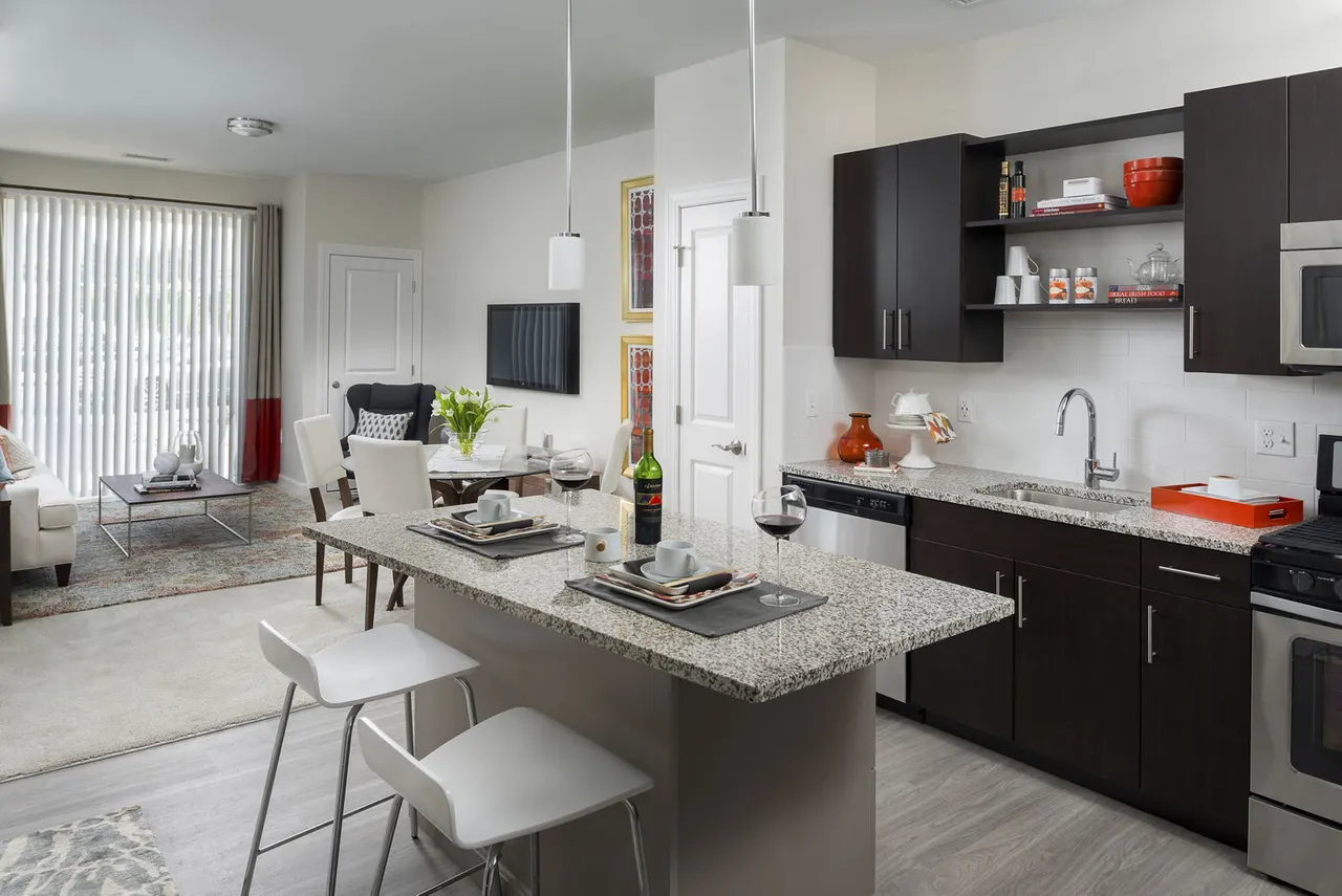 Avana East Main