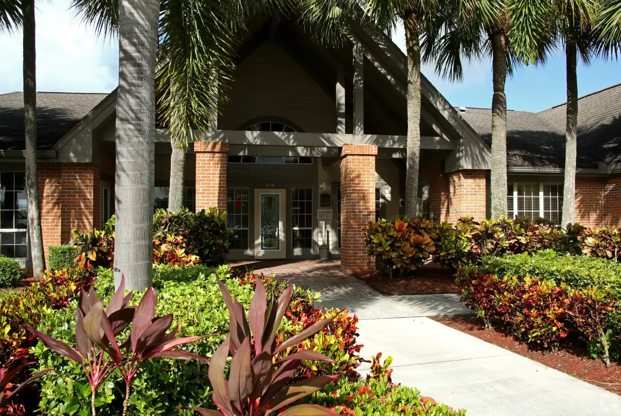 Tamarac Pointe Apartments