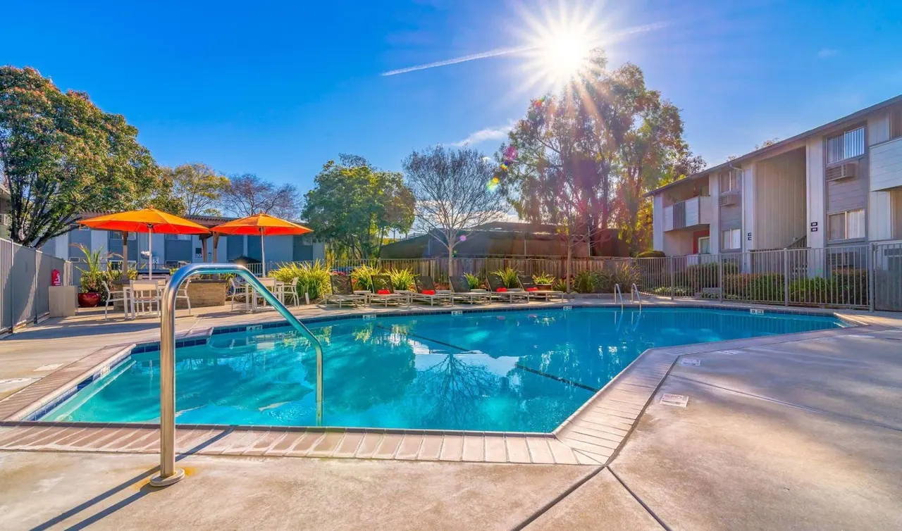 Sunnyvale Crossings Apartments