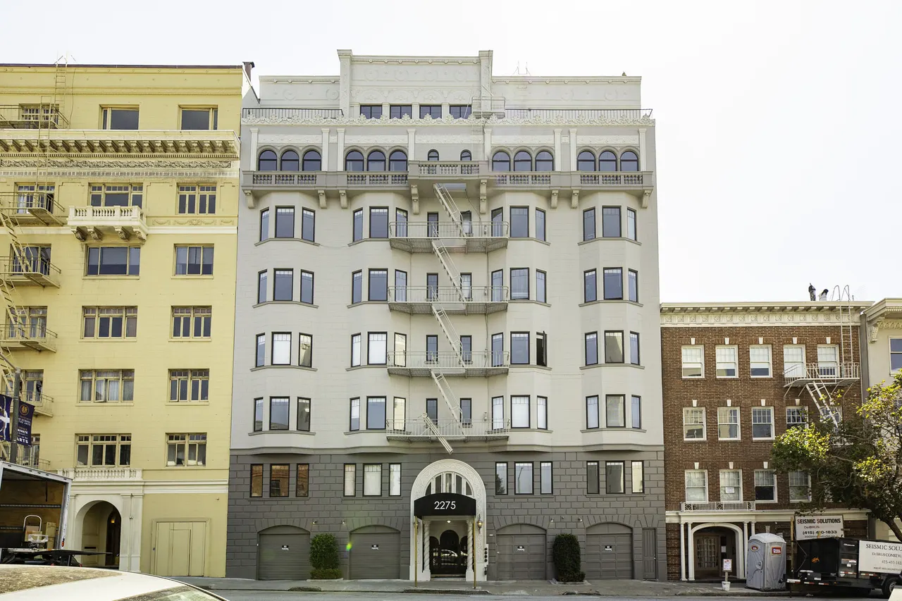 2275 Broadway Apartments