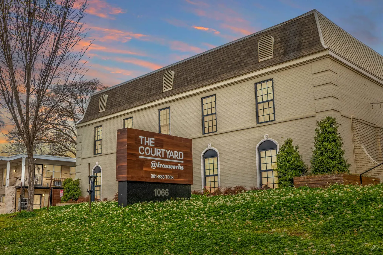 The Courtyard @Ironworks/@Monroe Flats/@1460 Monroe