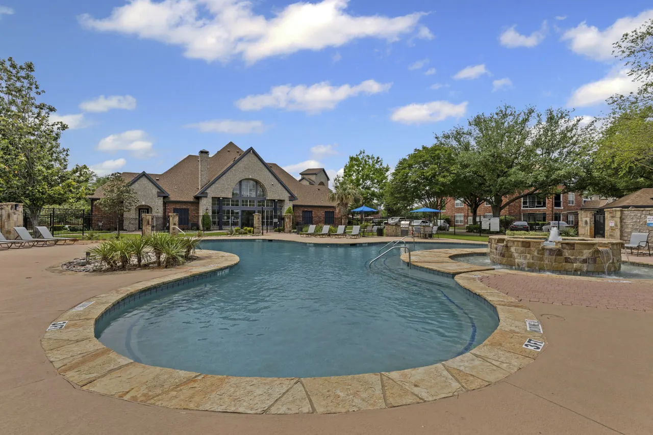 Settlers Gate Apartments