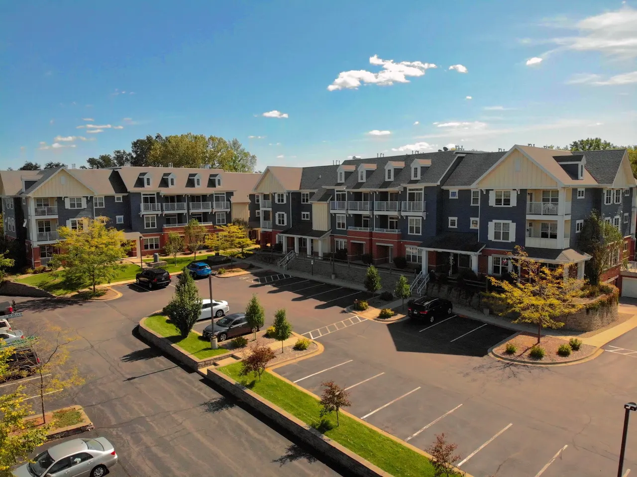 Delafield Lakes Apartments
