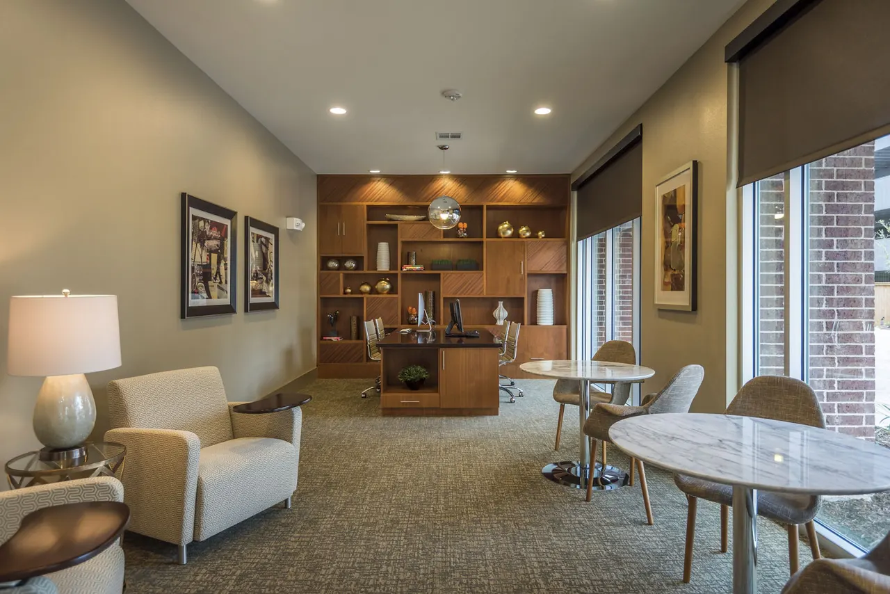 2626 Fountain View