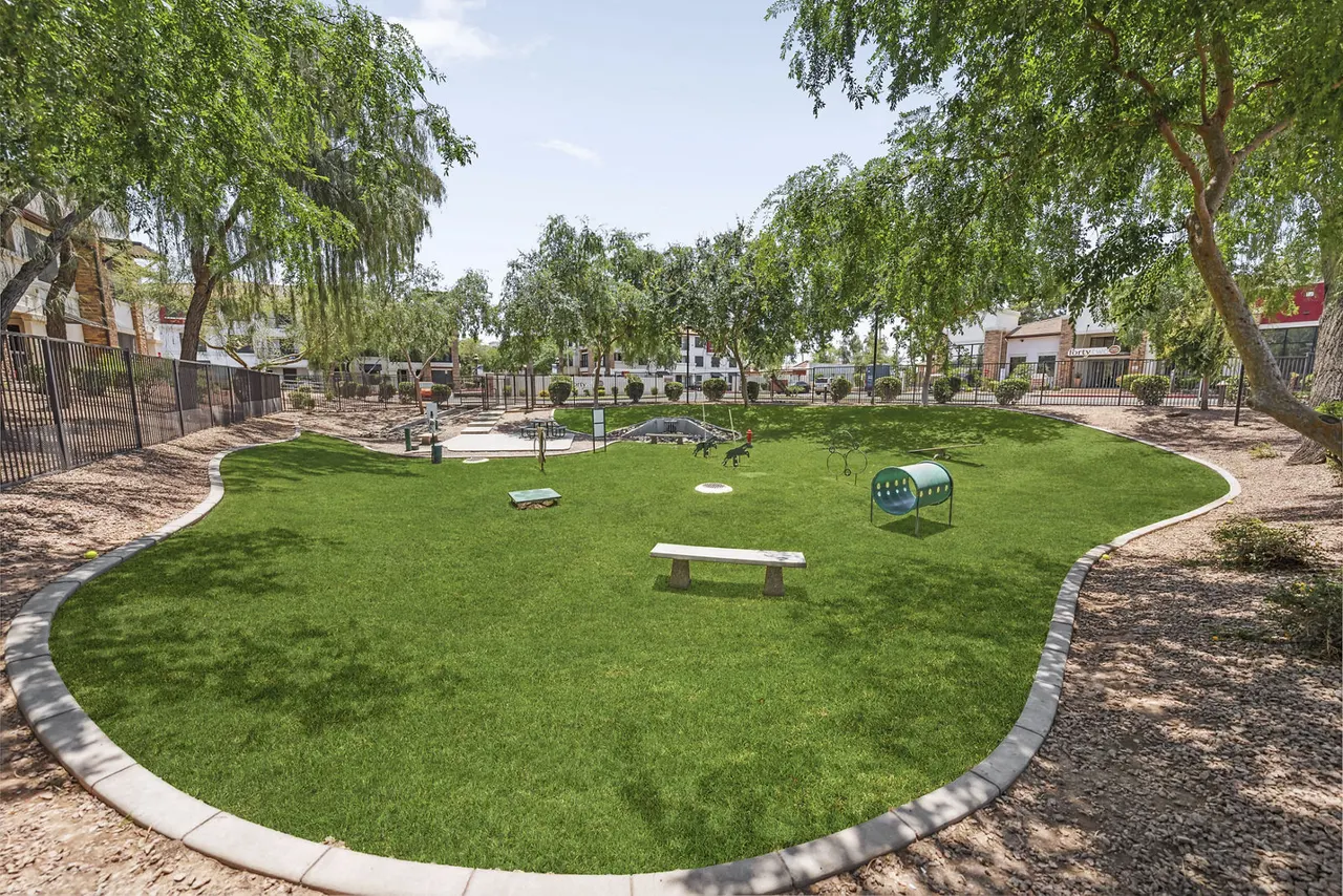 Residences at FortyTwo25 Apartments