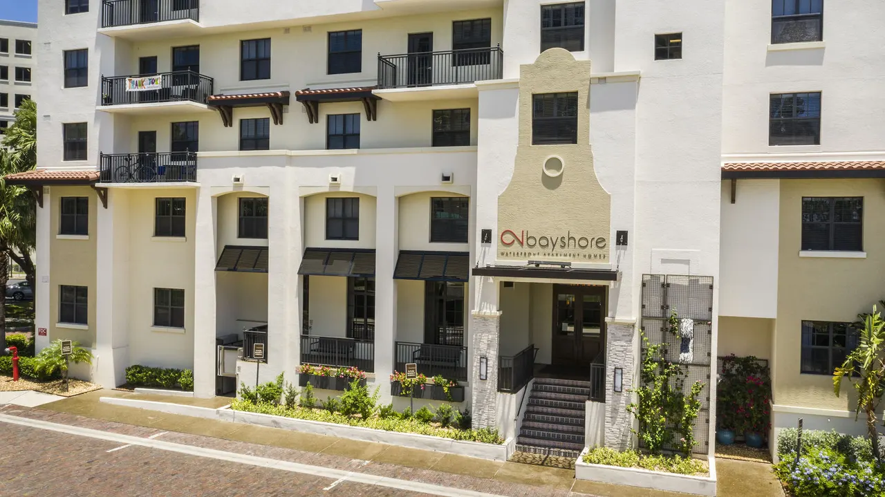 2 Bayshore Luxury Waterfront Apartments