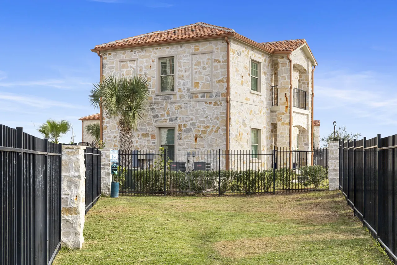 Lighthouse Pointe