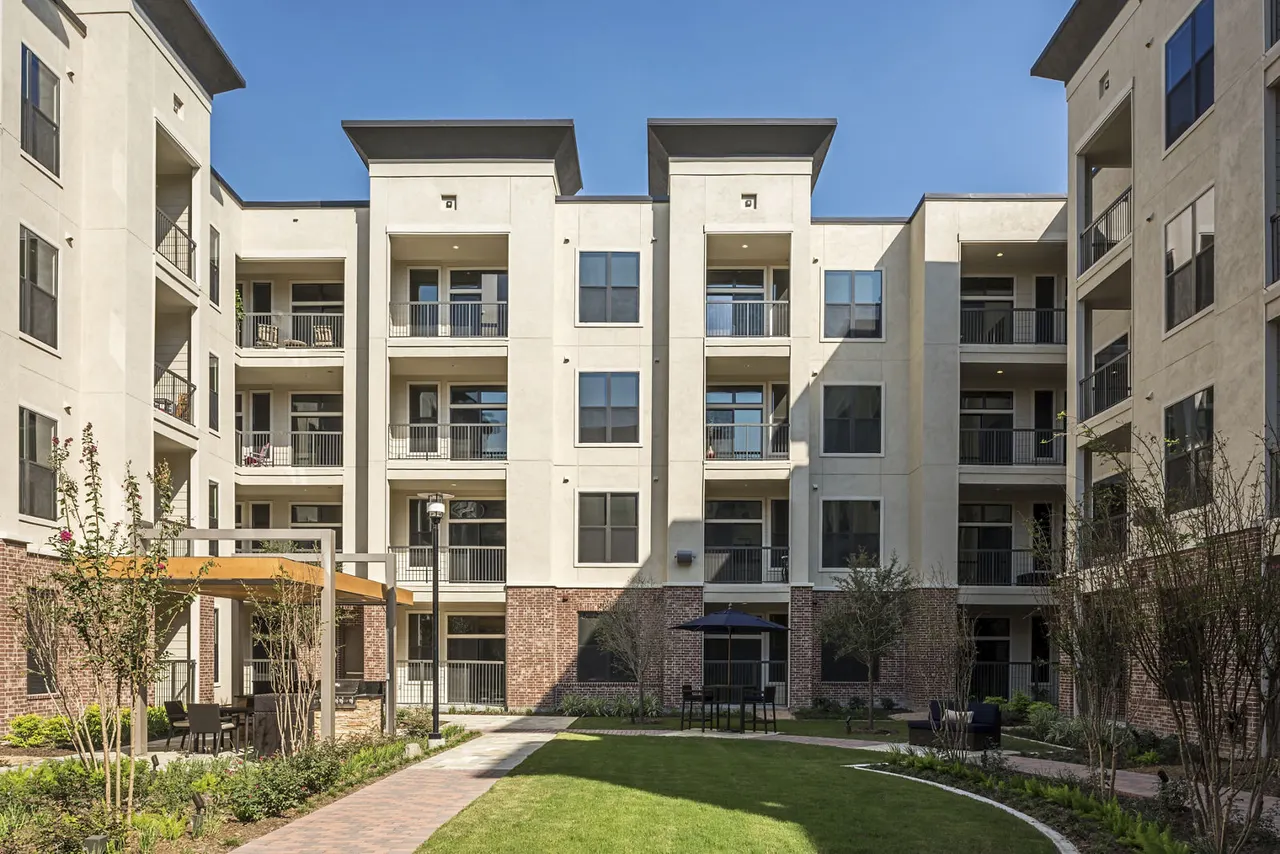 2626 Fountain View