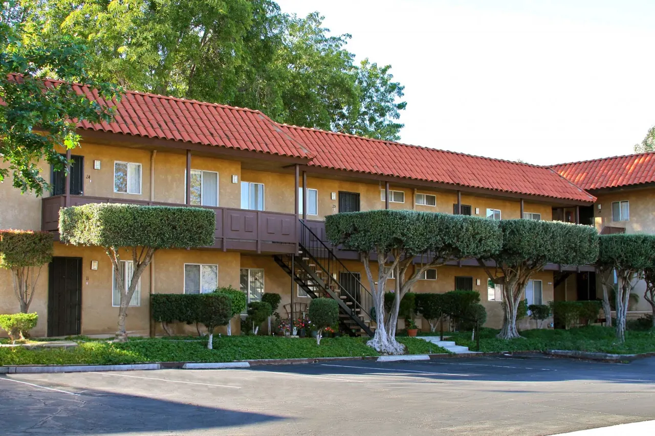 Elán Pointe Vista Apartments