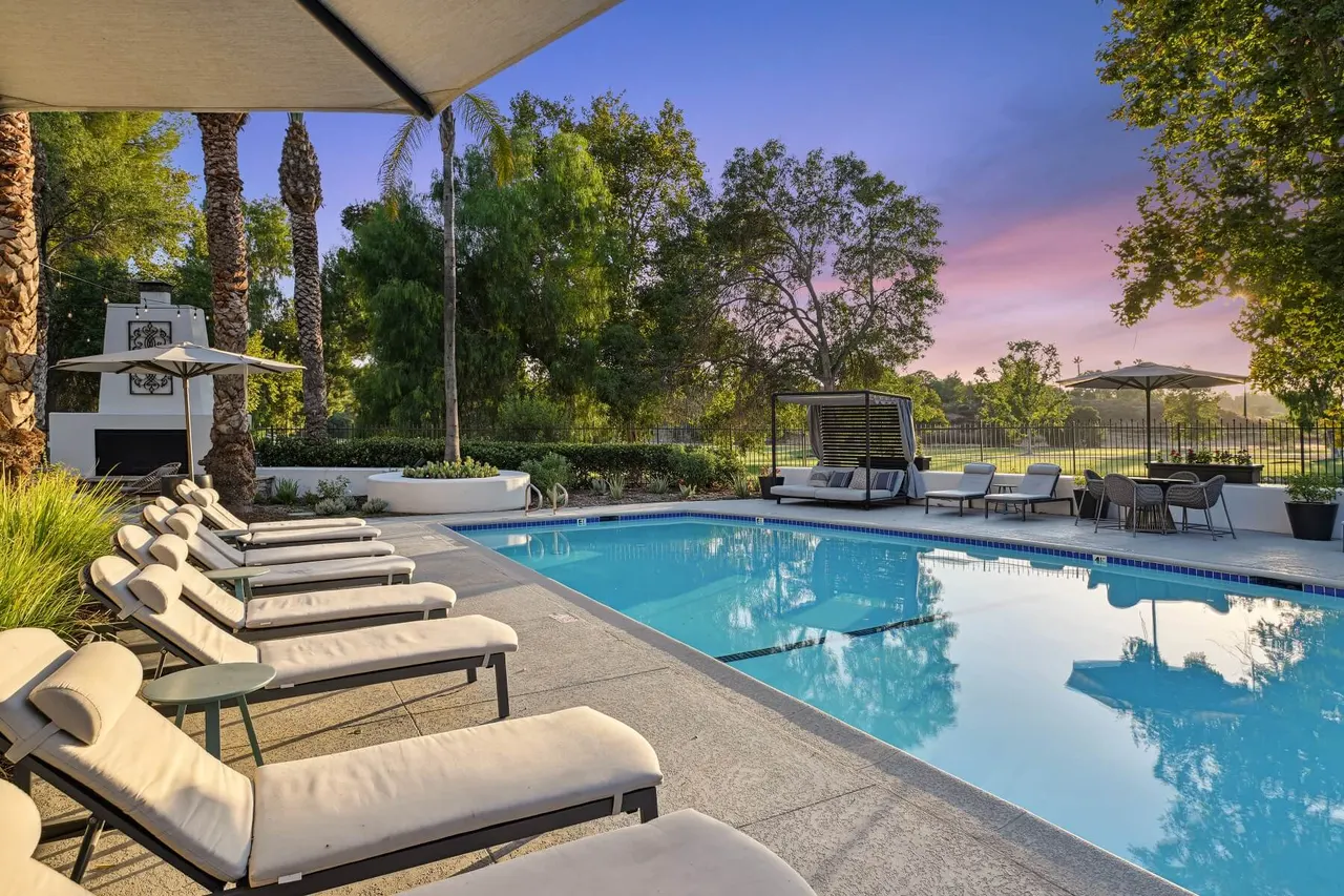 Montecito Apartments