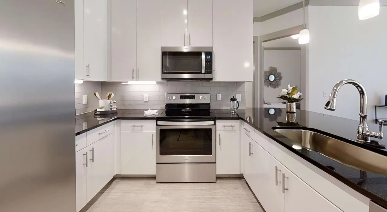 Reveal at Bayside Apartments