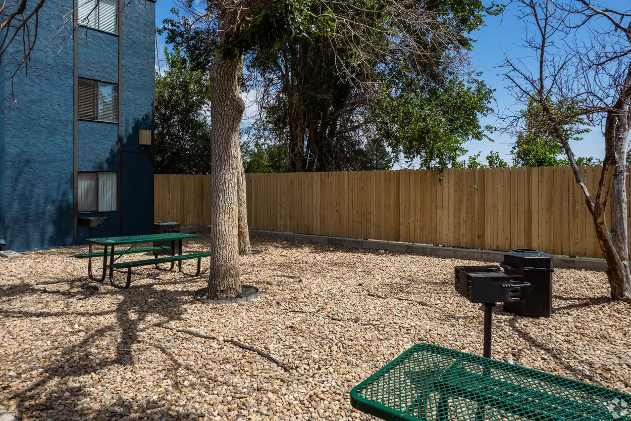 Parkwood Plaza Apartments
