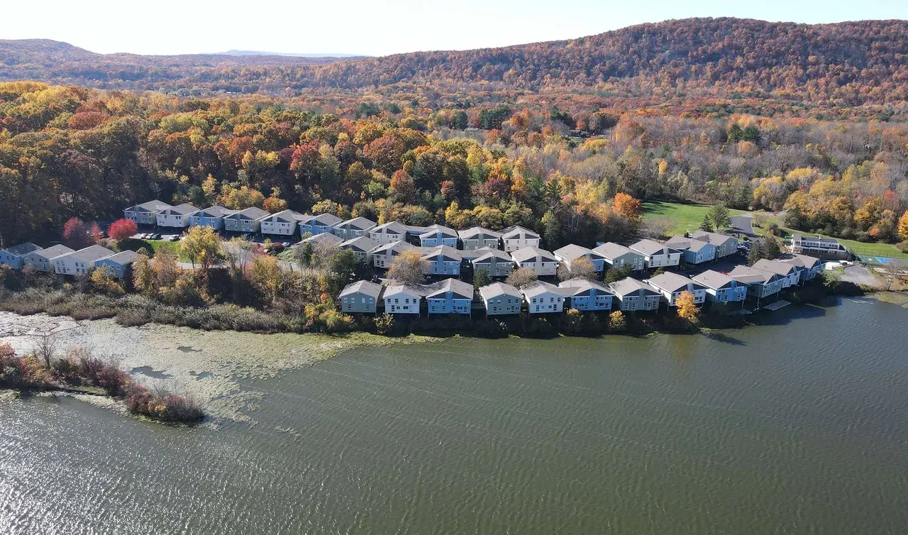 Lakeshore Preserve Apartments