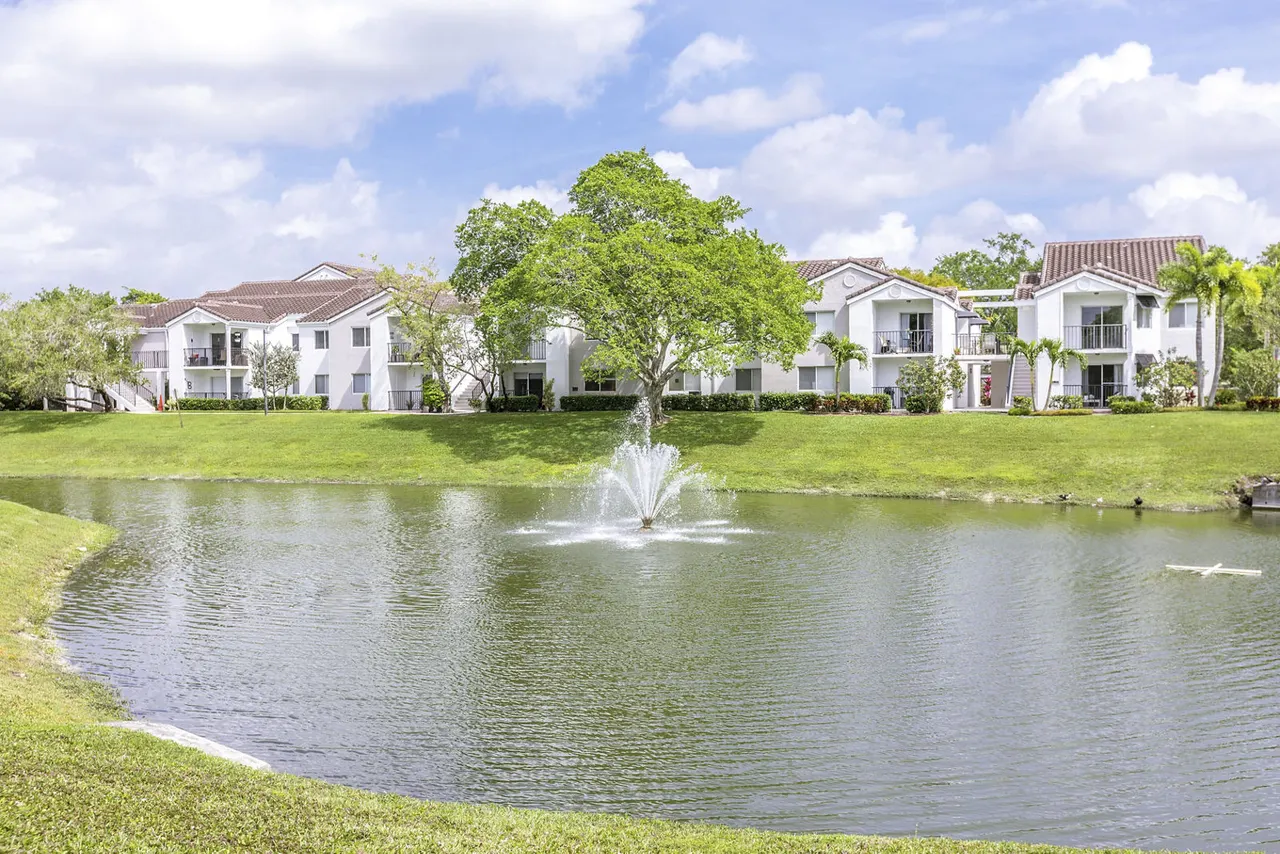 Emerald Bay Club Apartments