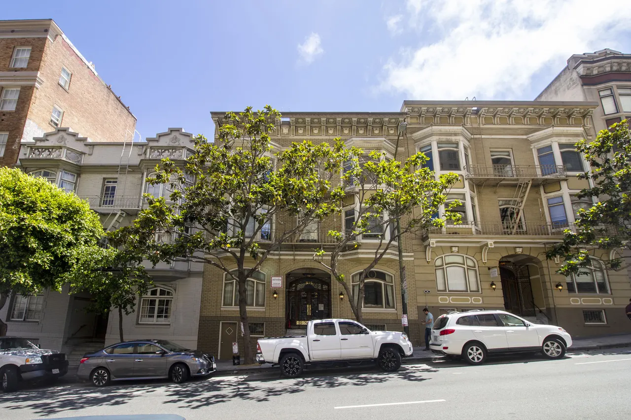 825 Pine Apartments