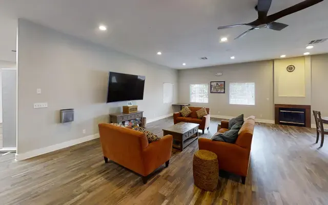 Lake Tonopah Apartments