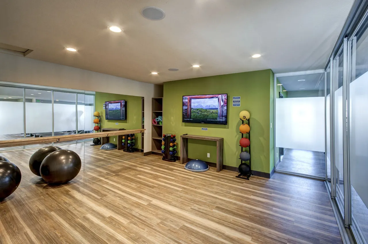 Bay Court at Harbour Pointe Apartments