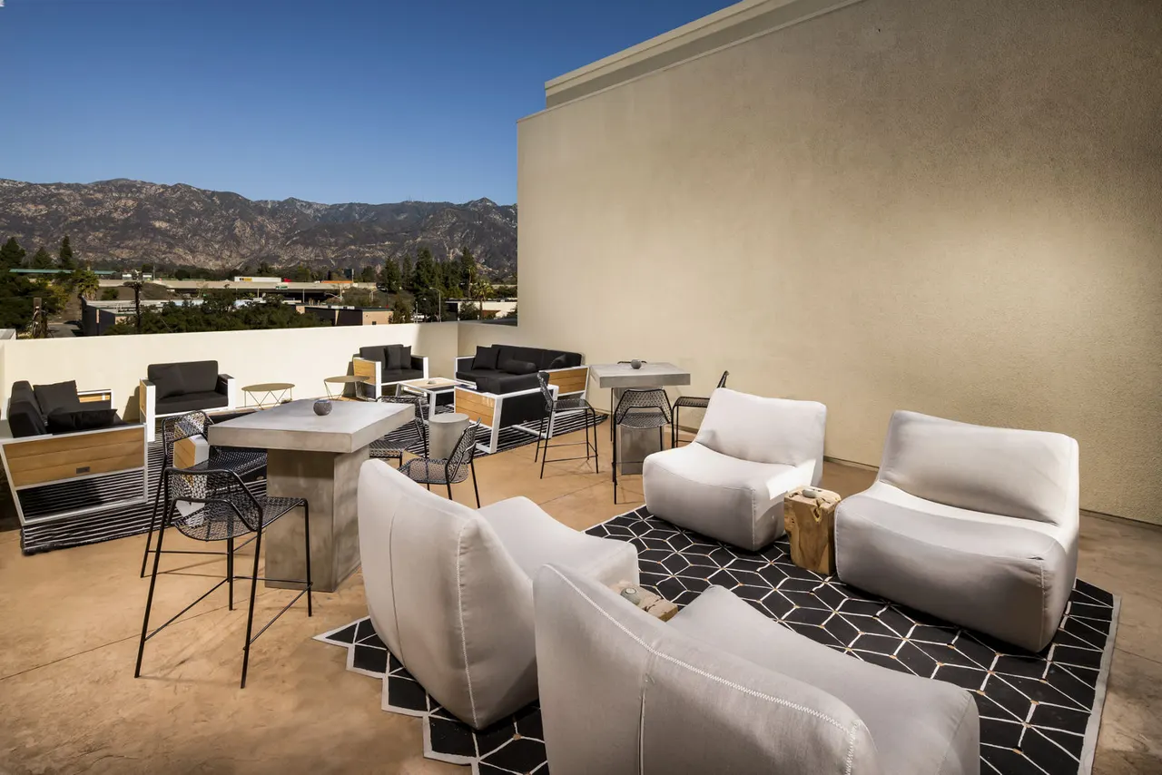 Luxe Pasadena