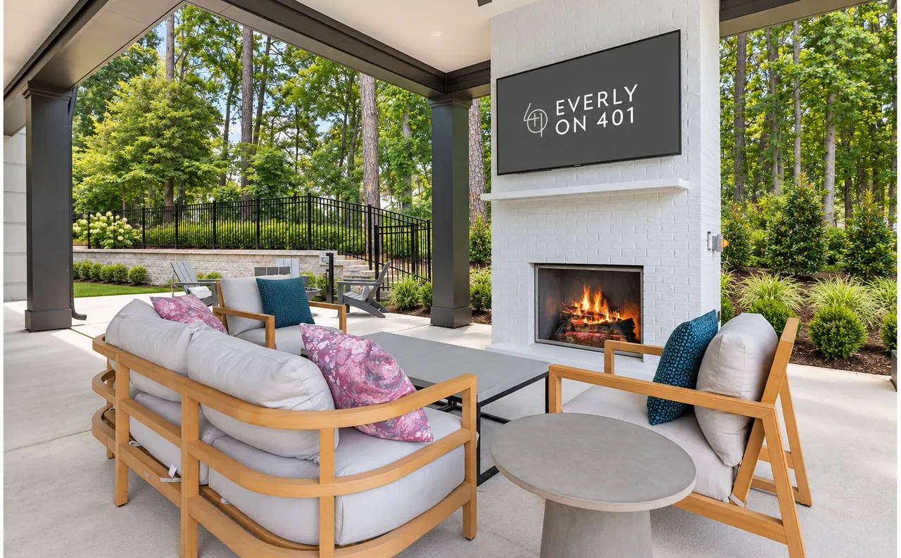 Everly on 401 Apartments