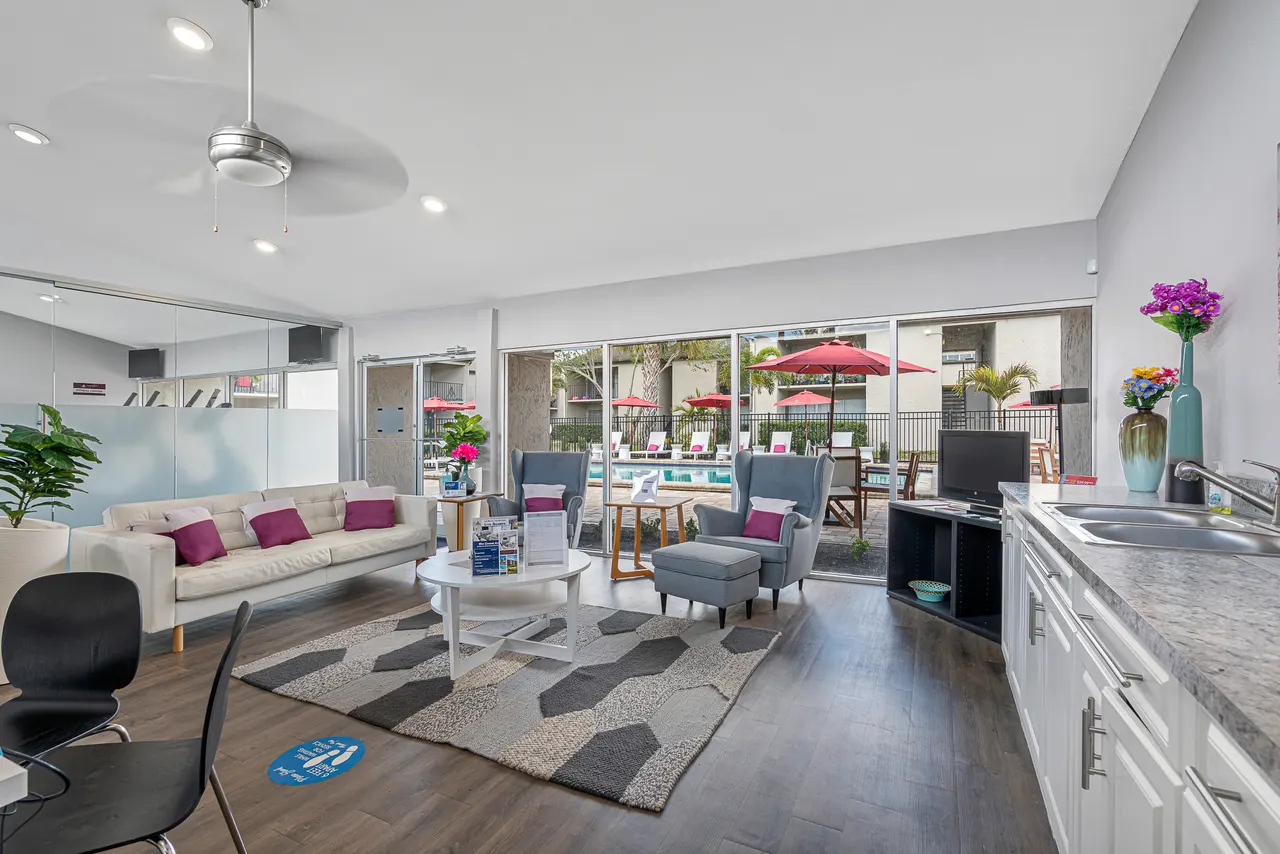 Avina North