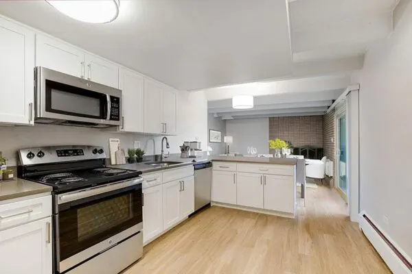 950 Lafayette Apartments